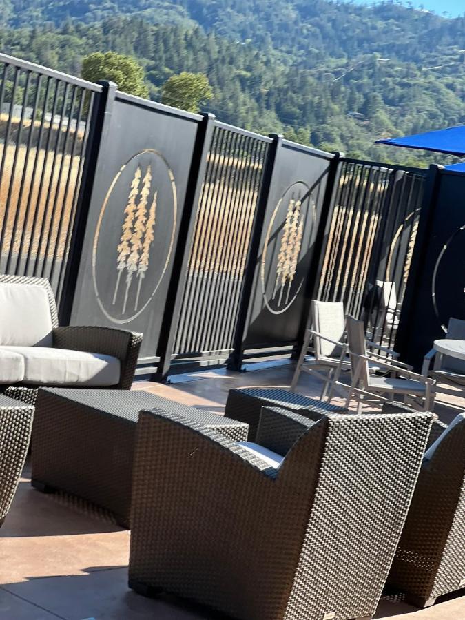 Holiday Inn Express & Suites - Ukiah By Ihg Екстер'єр фото