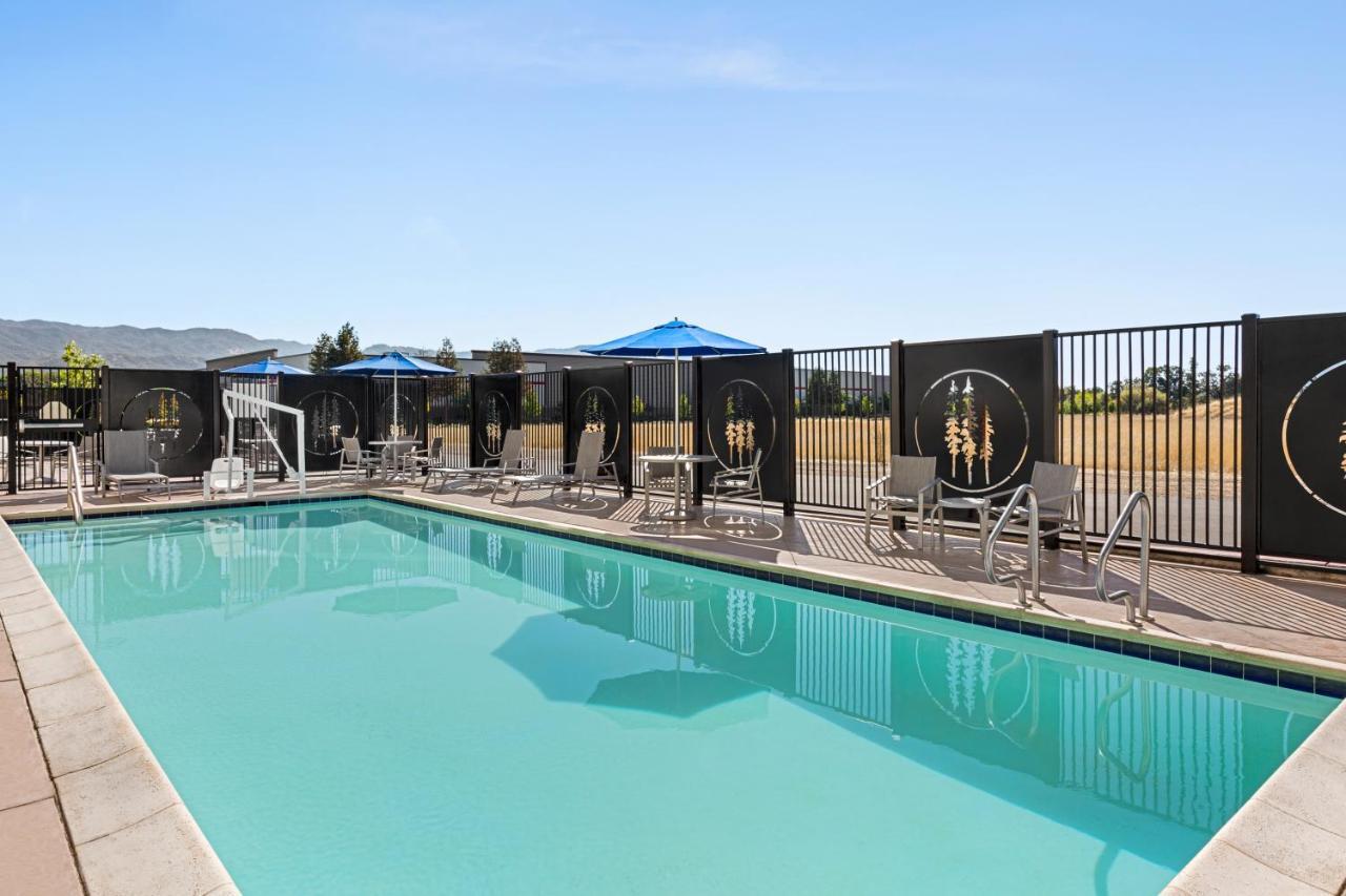 Holiday Inn Express & Suites - Ukiah By Ihg Екстер'єр фото